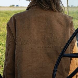 The dairy Boy barn jacket in antelope.